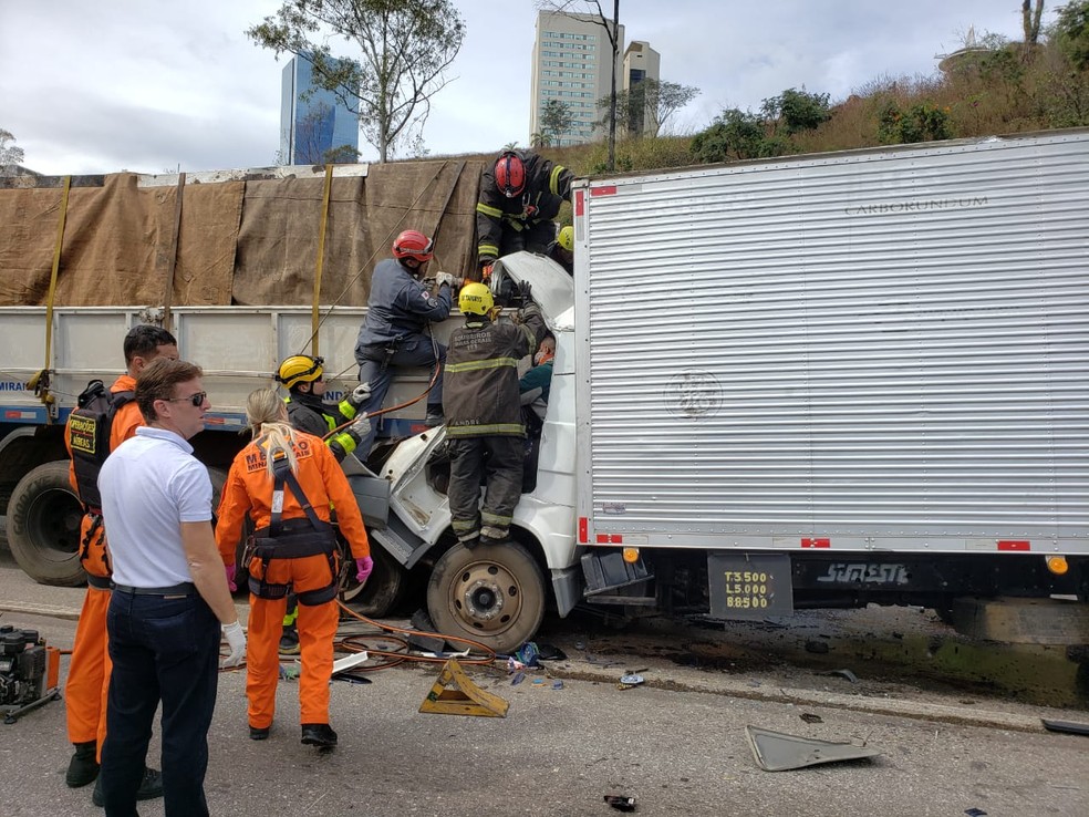 Tr S Pessoas Ficam Feridas Em Acidente Na Br Em Belo Horizonte