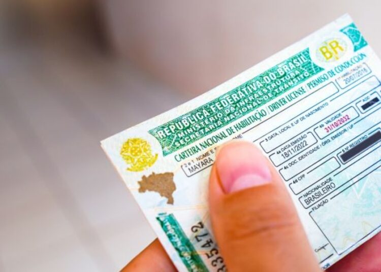 Lula veta exame toxicológico obrigatório para CNH nas categorias A e B - Foto: rafapress/ shutterstock.com