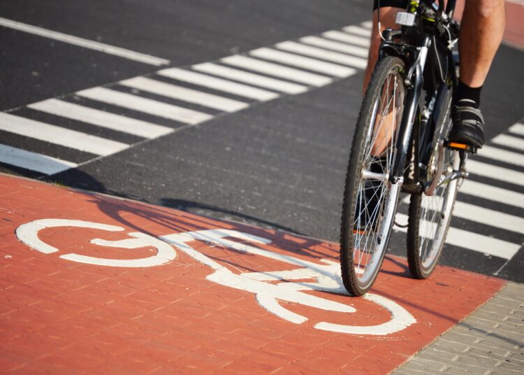 Bicicletas e cadeira de rodas elétrica pagará IPVA em 2026? Saiba aqui - Foto: Divulgação/Depositphotos
