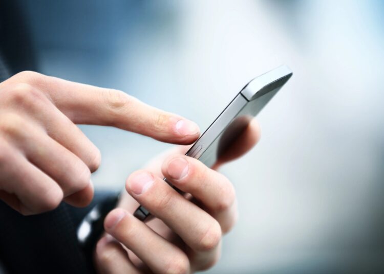 Saiba quando ligar para 190, 192 ou 193 em situações de emergência - Foto: Divulgação/Depositphotos