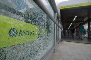 Vandalismo em estação do Move (Foto: Reprodução)