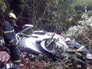 Helicóptero cai e mata três em Minas (Foto: Divulgação / Corpo de Bombeiro)