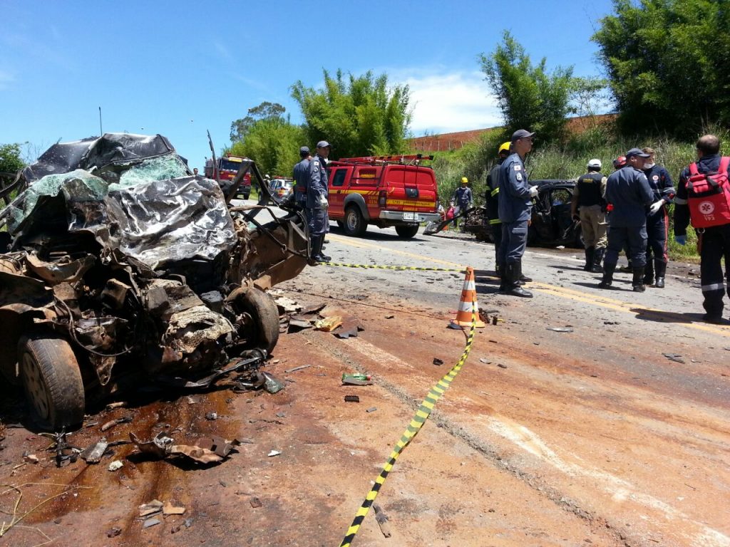 Três pessoas morrem em batida na BR-491, próximo a Paraguaçu, no Sul de Minas Acidente em Paraguaçu
