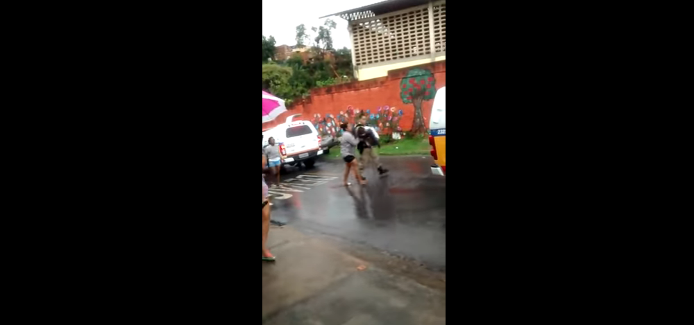 Irmãs são arrastadas pela água, um morre e outra fica gravemente ferida em BH Criança