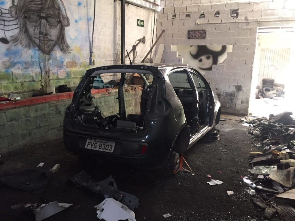 carro desmanchando
