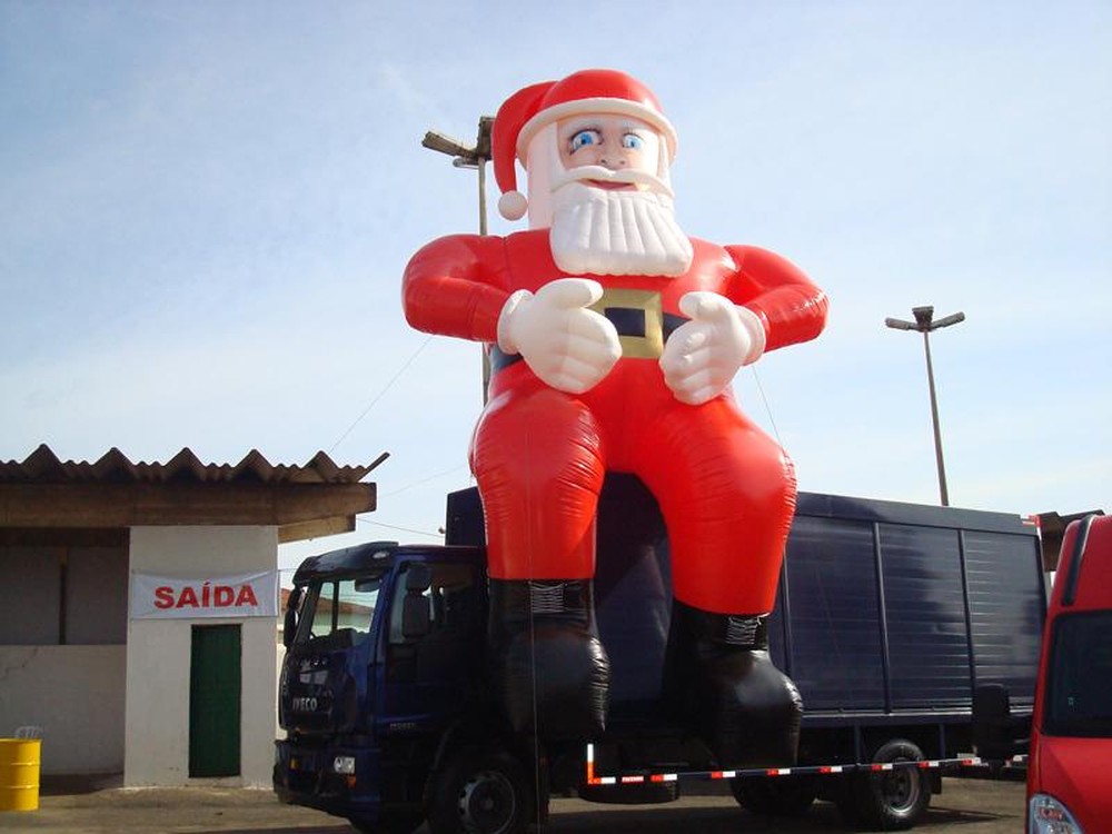 Procura-se Papai Noel de oito metros de altura furtado em Nova Lima - Foto: Reprodução/Instagram/Ypslonoficial