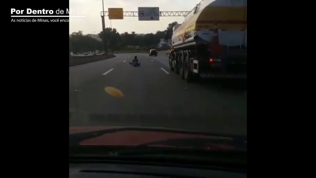 Vídeo mostra homem andando em skate no Anel Rodoviário; assista anel rodoviario bj39av