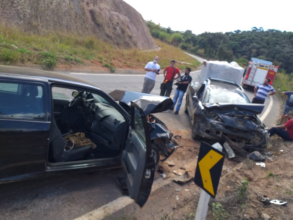 Duas pessoas ficam feridas em acidente na MG-329, em Caratinga - Foto: Gian Carlos Souza/Arquivo pessoal