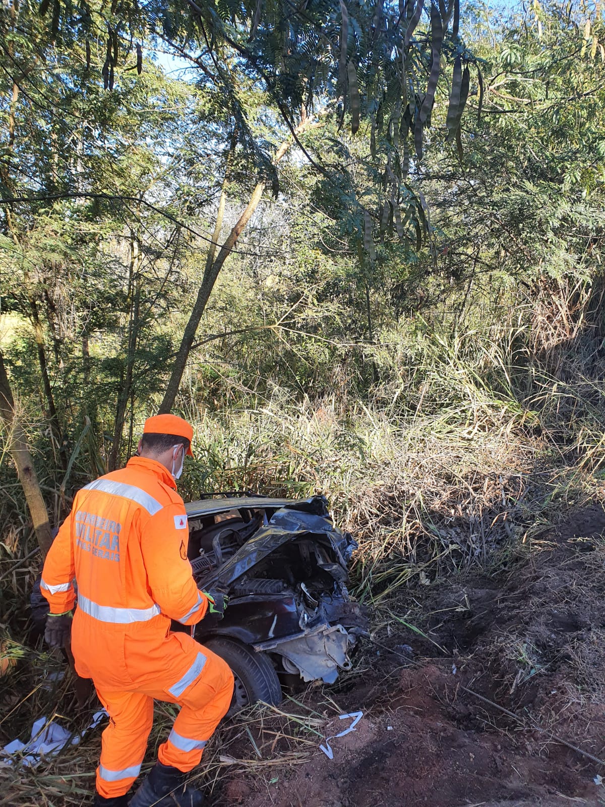 Motorista morre em acidente com dois carros na BR-262 em Bom Despacho - oto: Corpo de Bombeiros/Divulgação