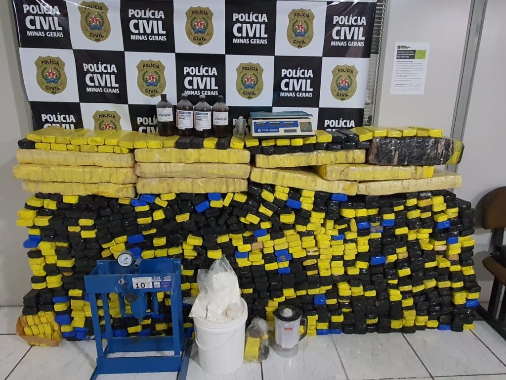 Polícia desarticula laboratório e apreende 680 quilos de drogas em Vespasiano - Foto: Divulgação/PCMG