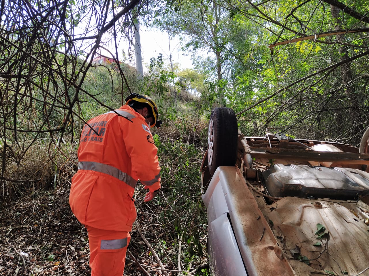 Casal de idosos morrem em acidente na MG-184, em Alfenas - Foto: Divulgação/Corpo de Bombeiros