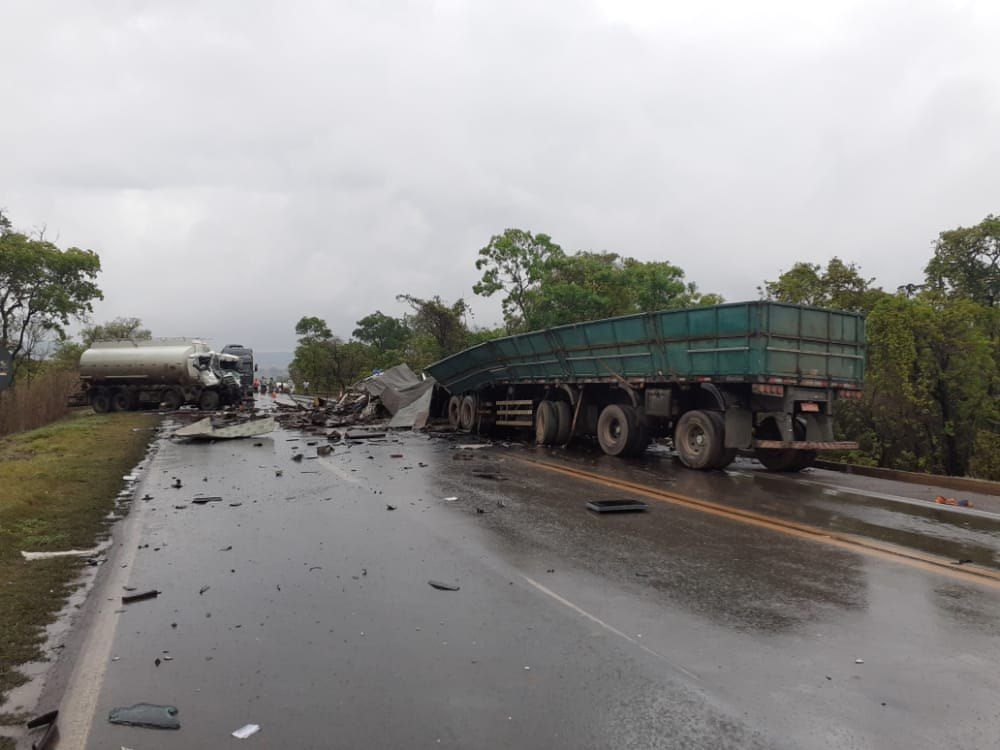 Três pessoas morrem em acidente na BR-040 em Paracatu - Foto: Reprodução/Redes Sociais