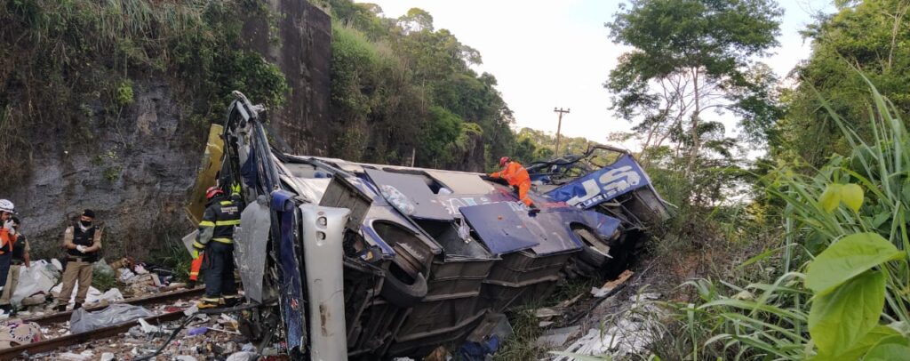 Sobe para 18 o número de mortos em acidente de ônibus em João Monlevade; confira a lista lista de vítimas - Foto: Divulgação/Corpo de Bombeiros