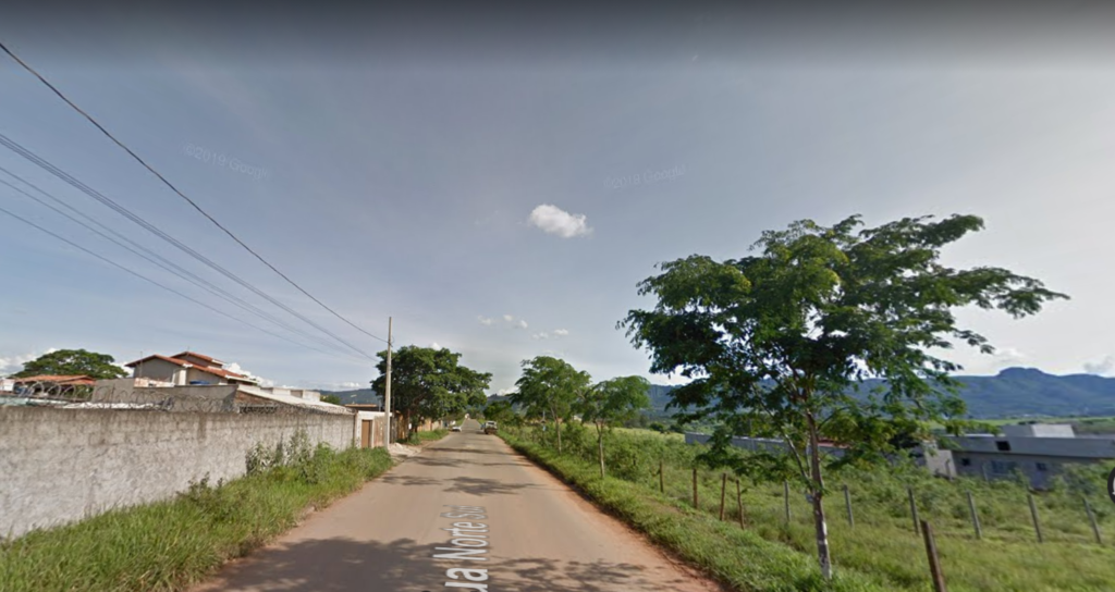 Corpo carbonizado é encontrado às margens de avenida, em Igarapé - Foto: Reprodução/Google Street View