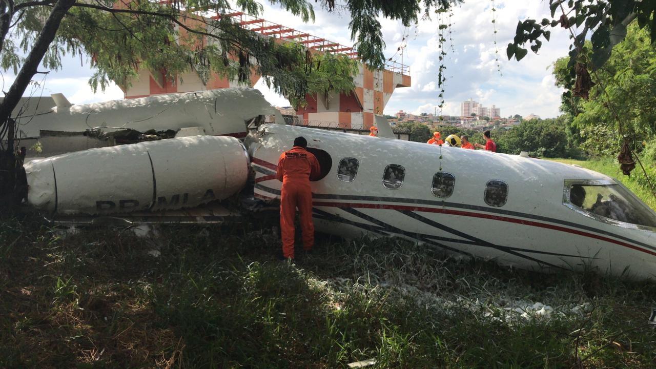 Avião cai no Aeroporto da Pampulha, em Belo Horizonte - Foto: Divulgação/CBMMG