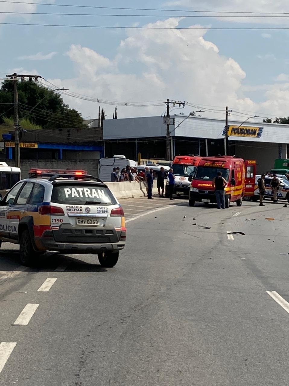 Motociclista entra na contramão e bate de frente com caminhonete na BR 459 em Pouso Alegre - Foto: Divulgação/Corpo de Bombeiros