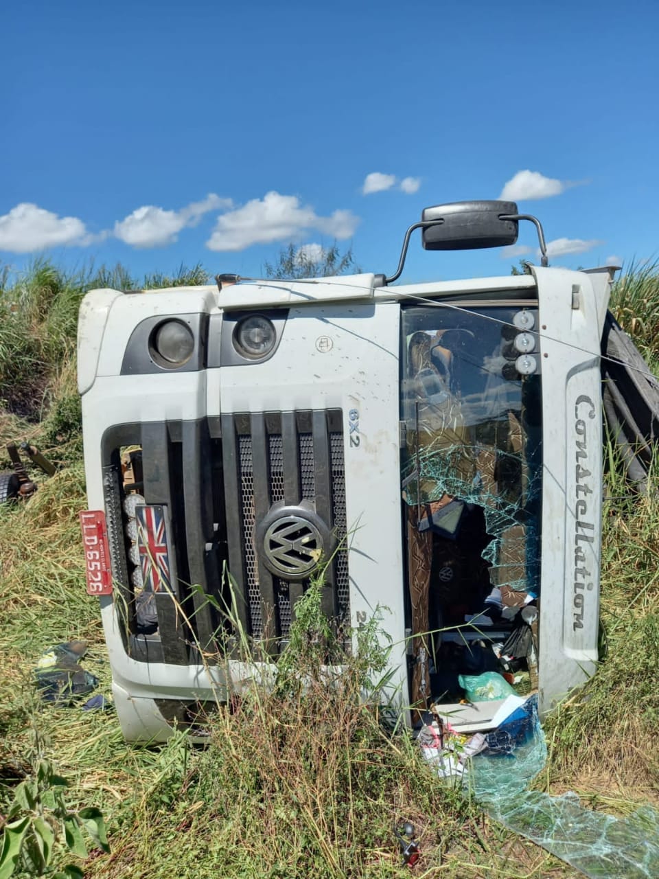 Motorista morre após caminhão tomba na BR-251, em Francisco Sá - Foto: Divulgação/CBMMG