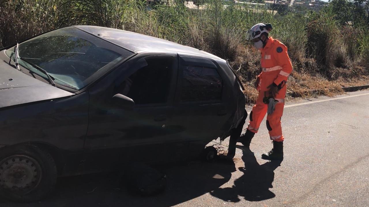 Duas pessoas morrem após serem lançadas para fora do carro na BR-040, em Ribeirão das Neves - Foto: Divulgação/Corpo de Bombeiros