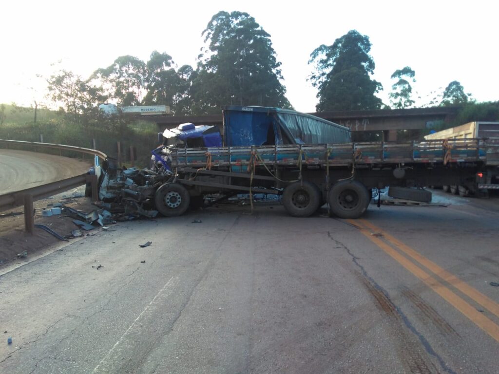 Acidente mata uma pessoa e deixa outra ferida na BR-040, em Ouro Preto - Foto: Divulgação/Via 040