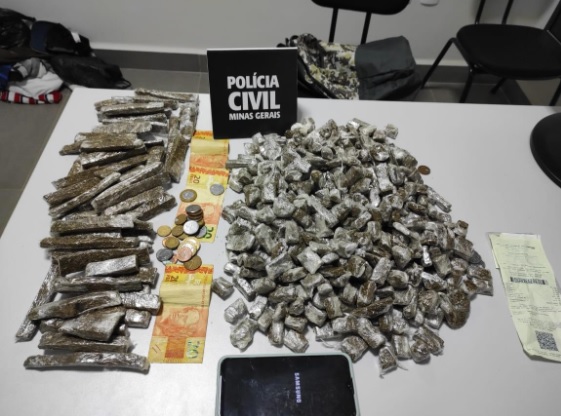 Polícia apreende 500 porções de maconha com adolescente em Manhuaçu - Foto: Divulgação/PCMG