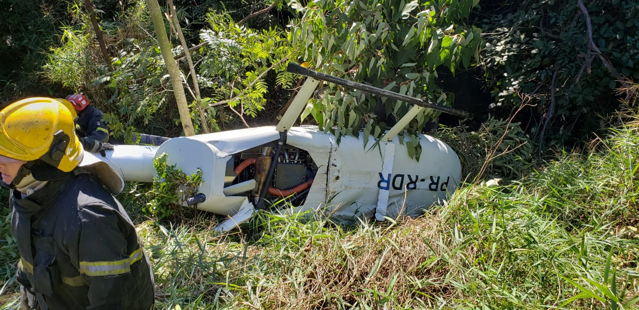 Helicóptero com 4 tripulantes cai no bairro Olhos D’água, em Belo Horizonte - Foto: Divulgação/Corpo de Bombeiros