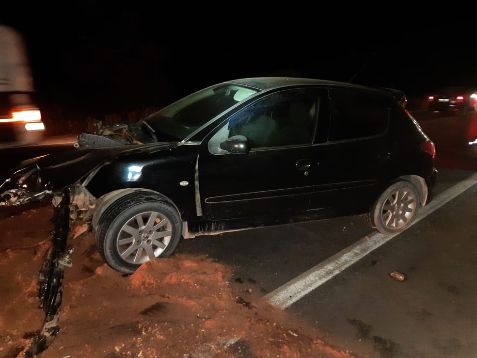 Duas pessoas ficam feridas em acidente na BR-262, entre Bom Despacho e Nova Serrana - Foto: Polícia Rodoviária Federal/Divulgação