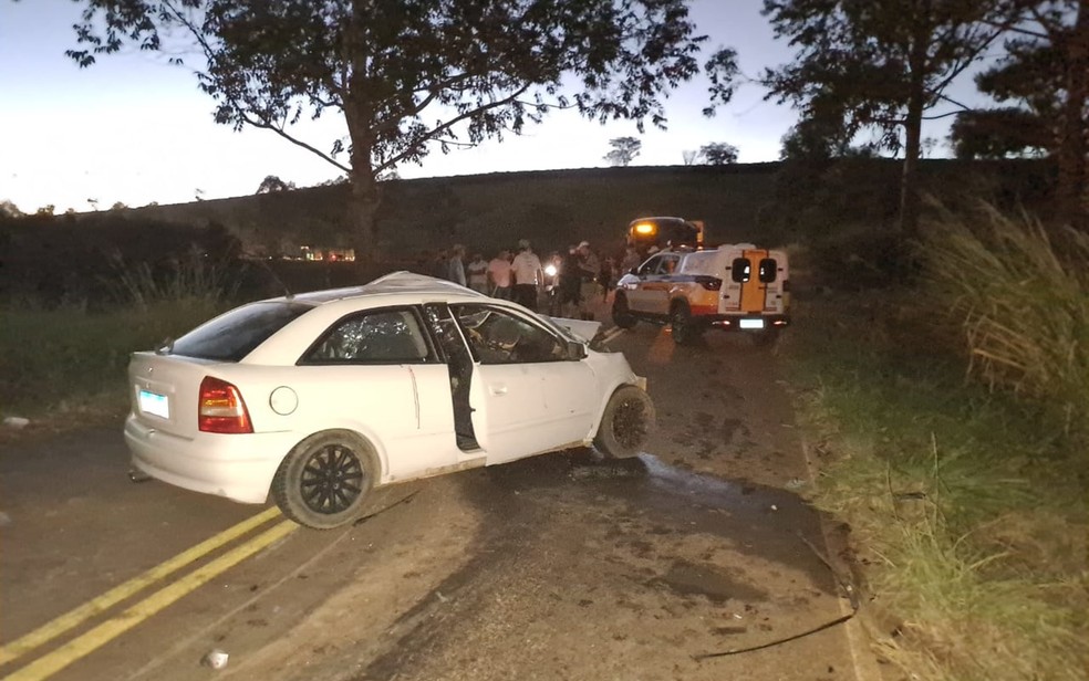 Homem morre e cinco ficam feridas após acidente na LMG-849, entre Campos Gerais e Campo do Meio - Foto: Divulgação/Corpo de Bombeiros