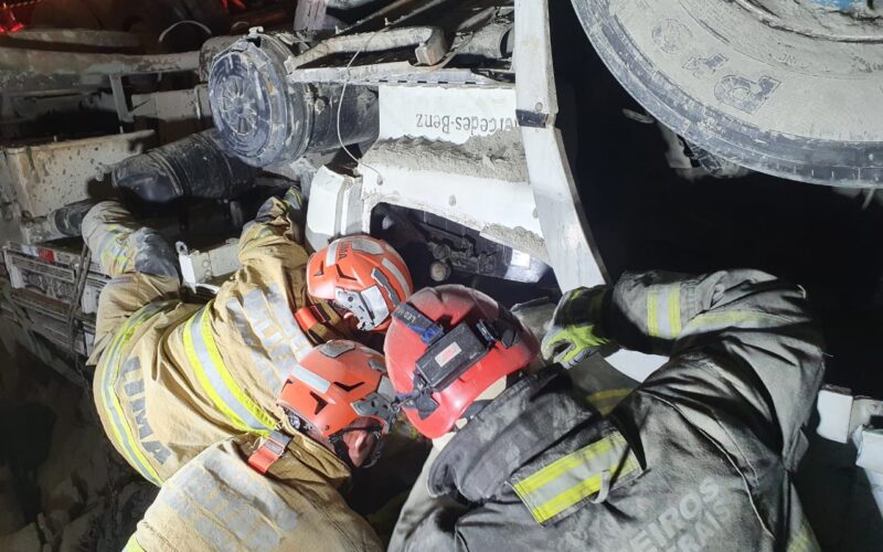 Bebê de dois meses morre após caminhão capotar em Belo Horizonte - Foto: Divulgação/Corpo de Bombeiros