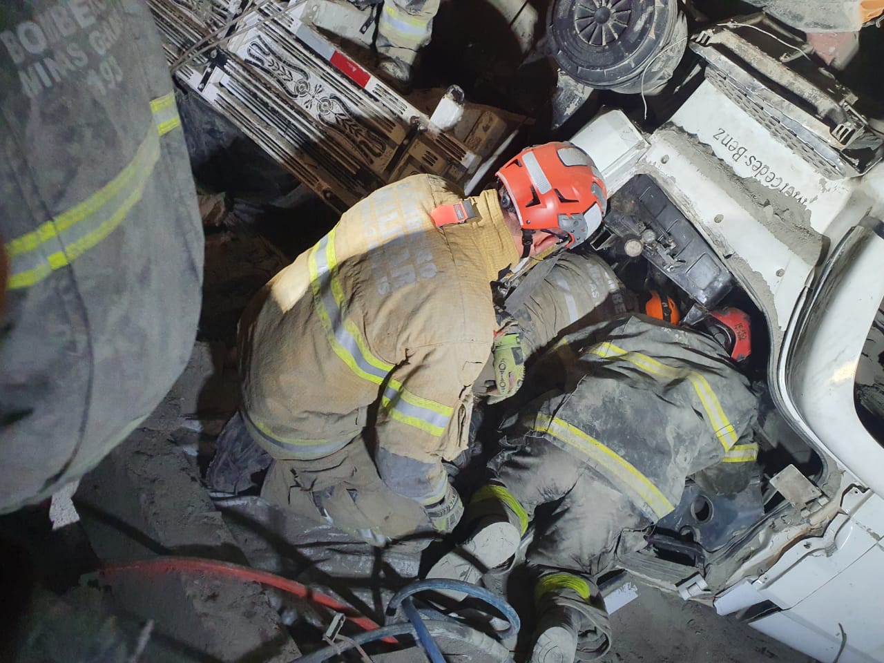 Bebê de dois meses morre após caminhão capotar em Belo Horizonte - Foto: Divulgação/Corpo de Bombeiros