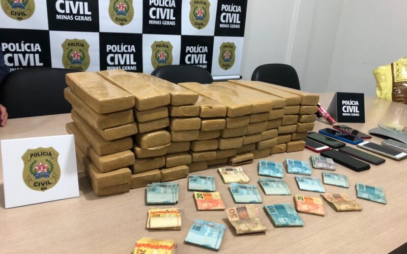 Polícia prende quatro suspeitos de tráfico e posse de arma em Caratinga - Foto: Divulgação/PCMG