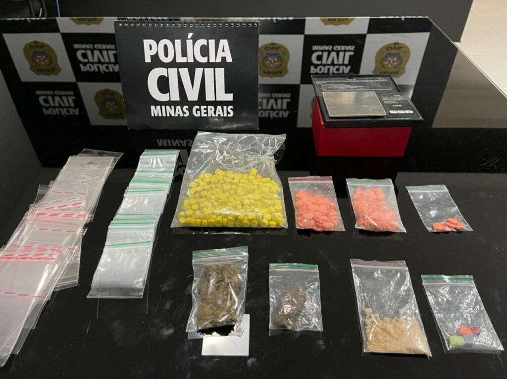 Polícia prende mulher com mais de 300 comprimidos de ecstasy em Paracatu - Foto: Divulgação/PCMG