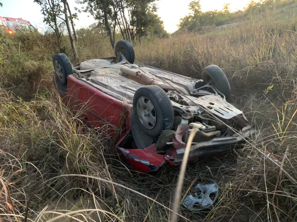 Mulher morre e duas pessoas ficam feridas em acidente na BR-365, em Pirapora - Foto: Polícia Rodoviária Federal/Divulgação