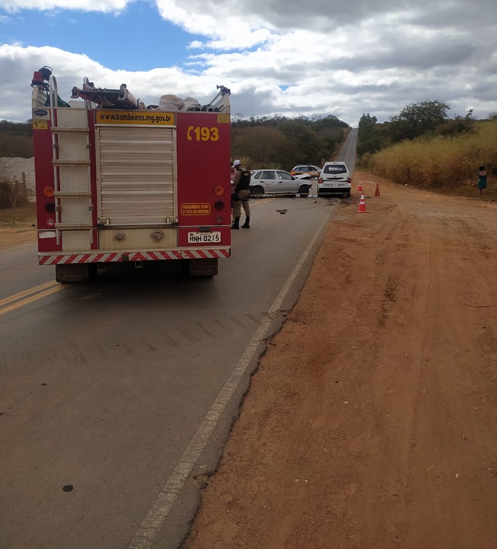 Homem morre e dois ficam feridos em acidente na MG-404, em Salinas - Foto: Divulgação/CMMBG