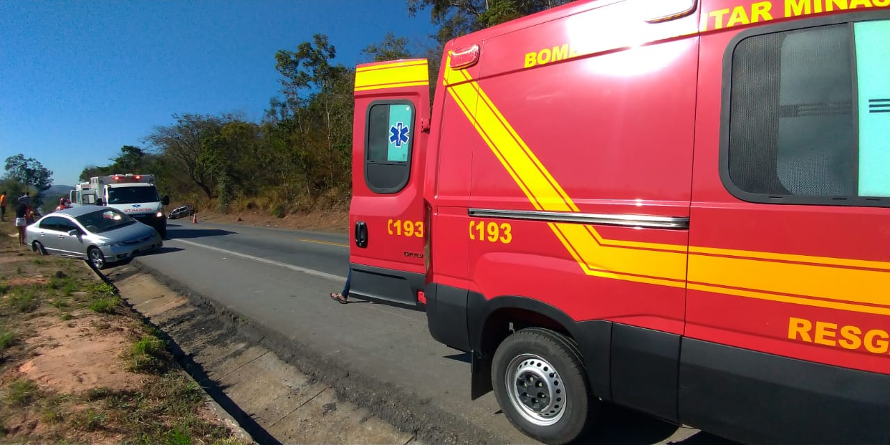 Cinco pessoas ficam feridas em acidente na BR-262, em Nova Serrana - Foto: Divulgação/CBMMG