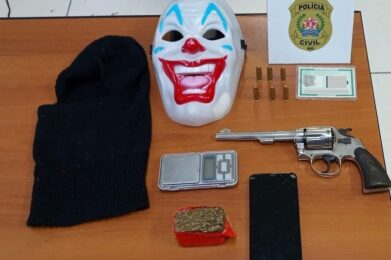 Polícia apreende arma, munições e drogas durante operação em Coronel Fabriciano - Foto: Divulgação/PCMG