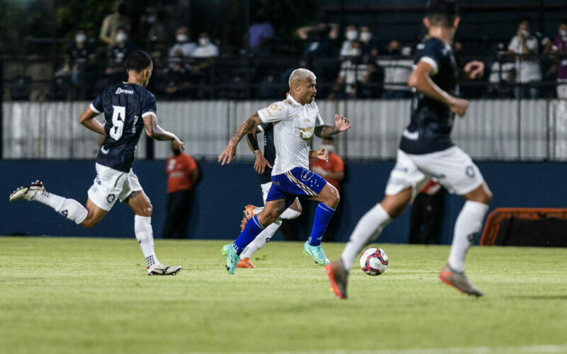 Cruzeiro perde de novo e chega a sete jogos sem vitória pela Série B - Foto: Gustavo Aleixo/Cruzeiro