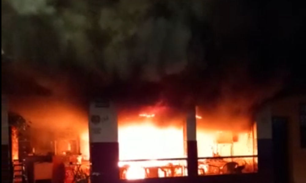 Incêndio atinge bar do Bigode, no bairro Prado, em Belo Horizonte - Foto: Divulgação/Corpo de Bombeiros
