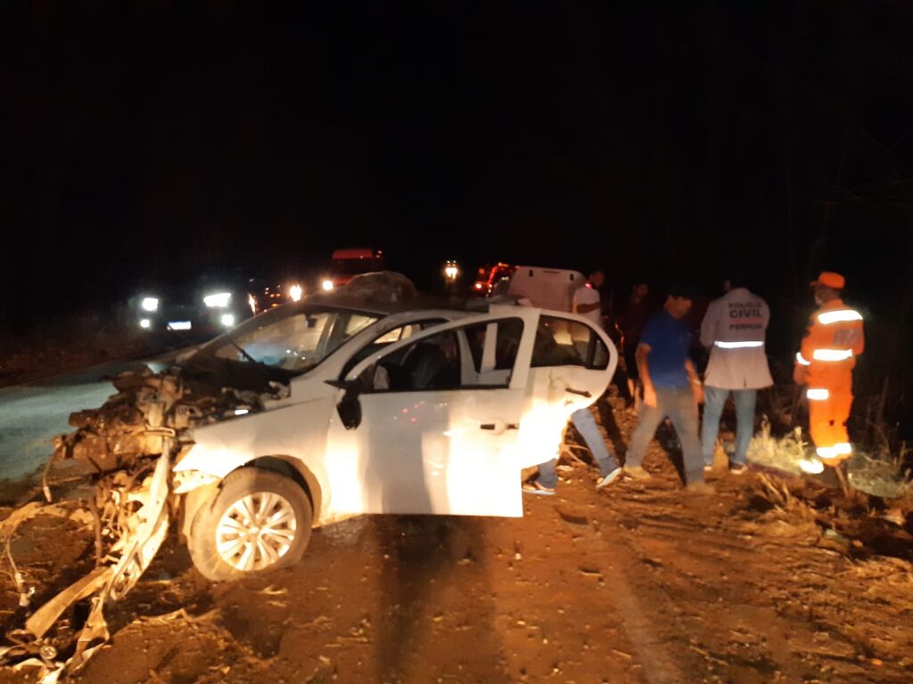 Uma pessoa morre e duas ficam feridas em acidente com carro MGC-122, em Janaúba - Foto: Divulgação/Corpo de Bombeiros