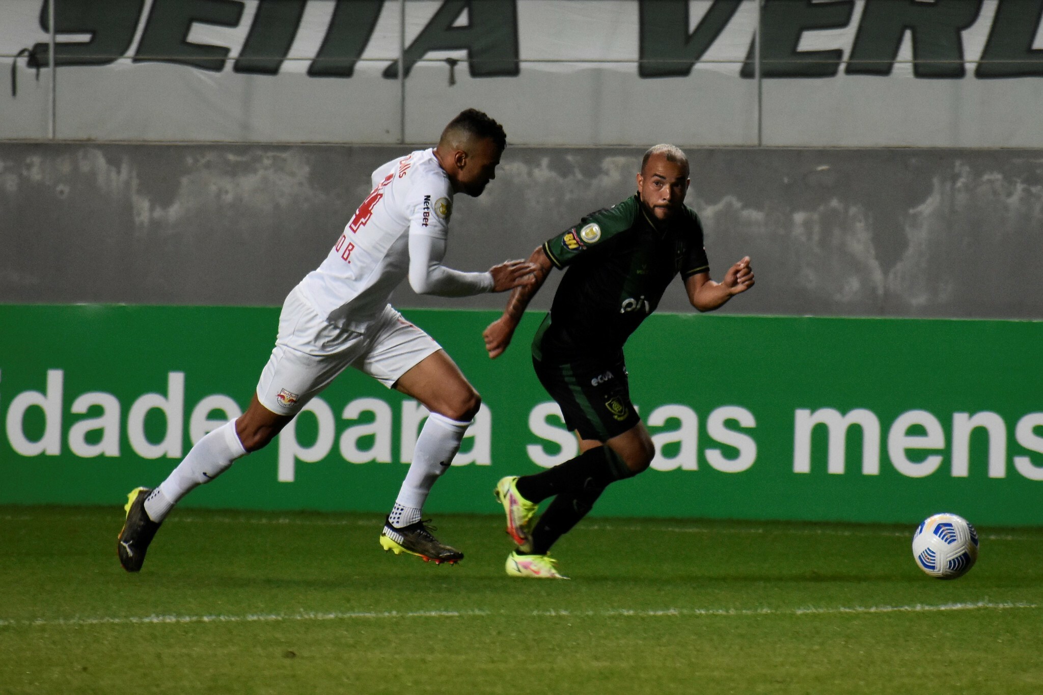 Bragantino derrota América-MG e se aproxima de líderes - Foto: Marina Almeida/América