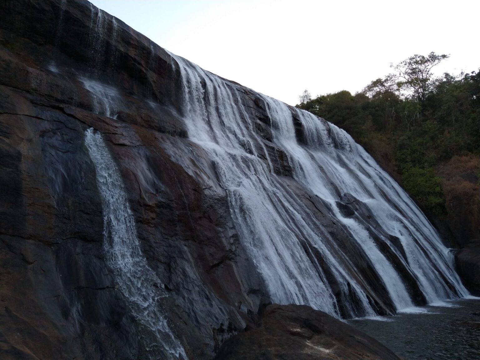 Cachoeira da Barragem onde ocorreu acidente - Foto: Divulgação/Corpo de Bombeiros