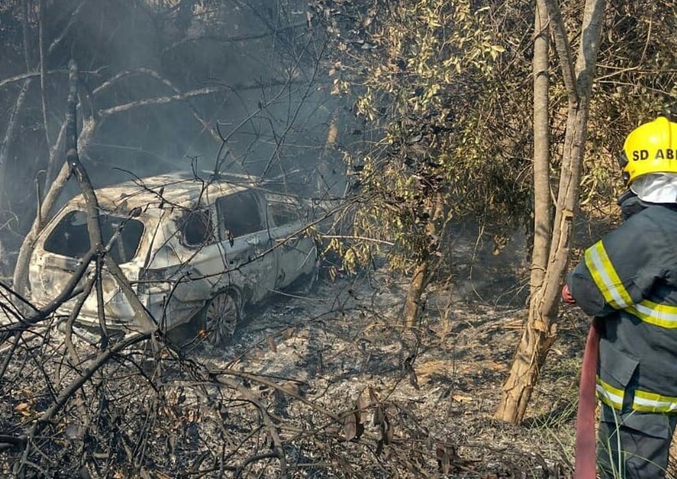 Empresário morre carbonizado após acidente na BR-265, em Lavras - Foto: Divulgação/Corpo de Bombeiros