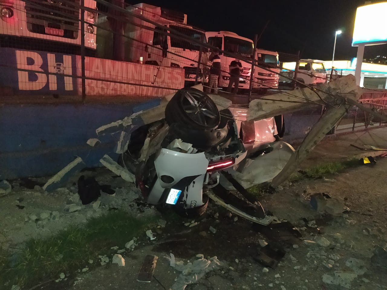 Motorista de carro de luxo morre após acidente em Contagem, na Grande BH - Foto: Divulgação/CBMMG