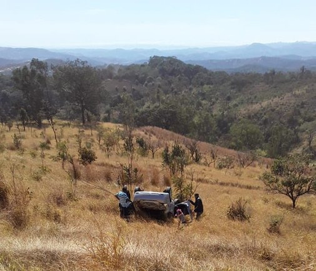 Duas mulheres ficam feridas em capotagem de carro na BR-381, em Sabará - Foto: Polícia Rodoviária Federal/Divulgação