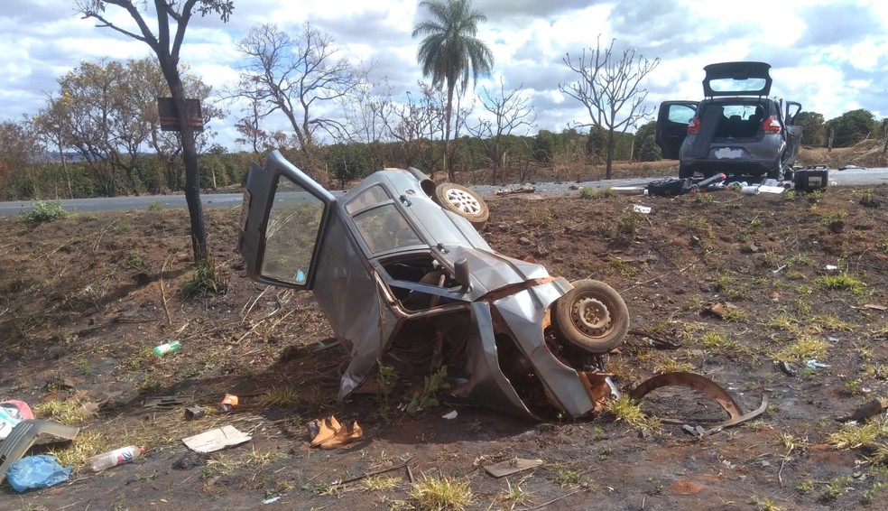 Jovem morre após acidente entre dois carros na BR-365, em Patrocínio - Foto: Corpo de Bombeiros/Divulgação