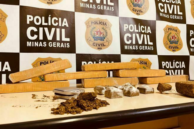 Três pessoas são presas por esquema de venda de drogas em Juiz de Fora - Foto: Divulgação/PCMG