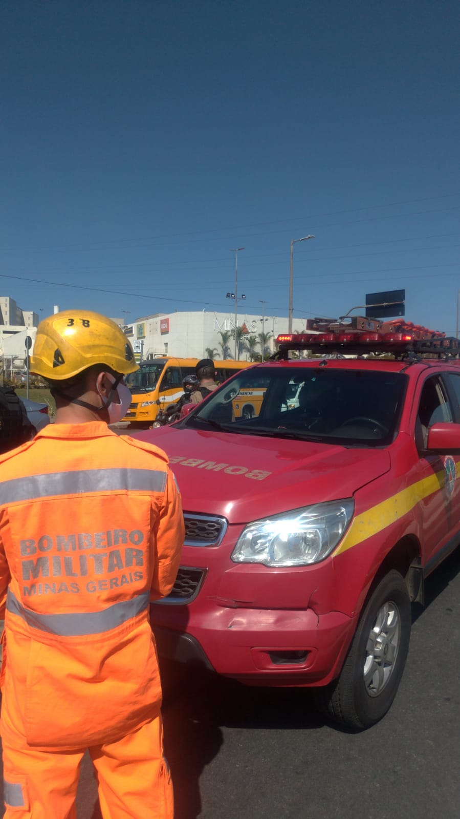 Homem morre eletrocutado ao tentar furtar cabos de energia na Avenida Cristiano Machado, em BH - Foto: Divulgação/Corpo de Bombeiros