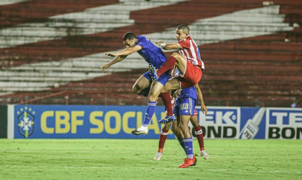 Cruzeiro derrota Náutico no Recife e se afasta do Z4 - Foto: Tiago Caldas/CNC