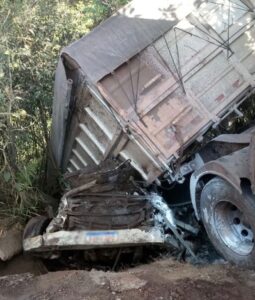 Engavetamento entre seis veículos deixa uma pessoa ferida na BR-040, em Itabirito - Foto: Divulgação/Via 040