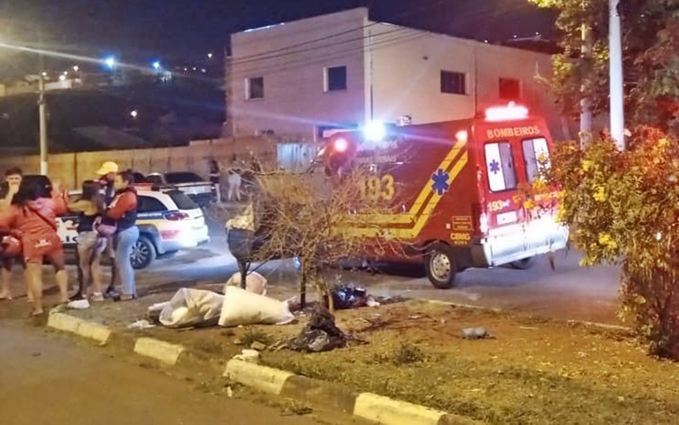 Dois homens morrem após moto bater, em Guaxupé - Foto: Divulgação/Corpo de Bombeiros