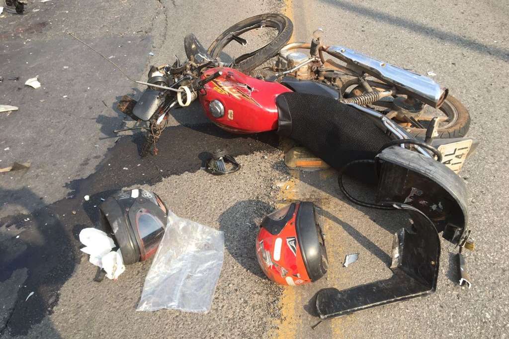 Pai e filho ficam feridos após acidente com moto em Sabará - Foto: Divulgação/Corpo de Bombeiros